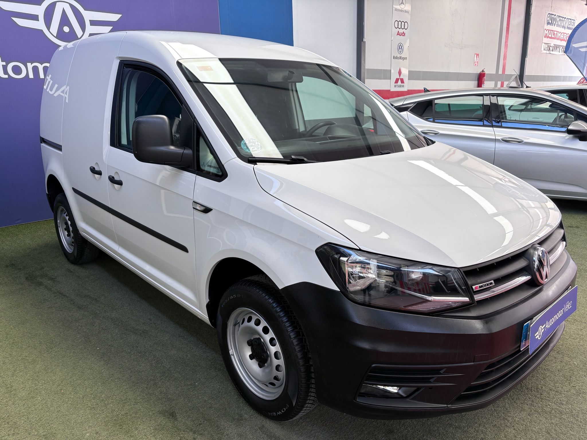 VW. CADDY (12)
